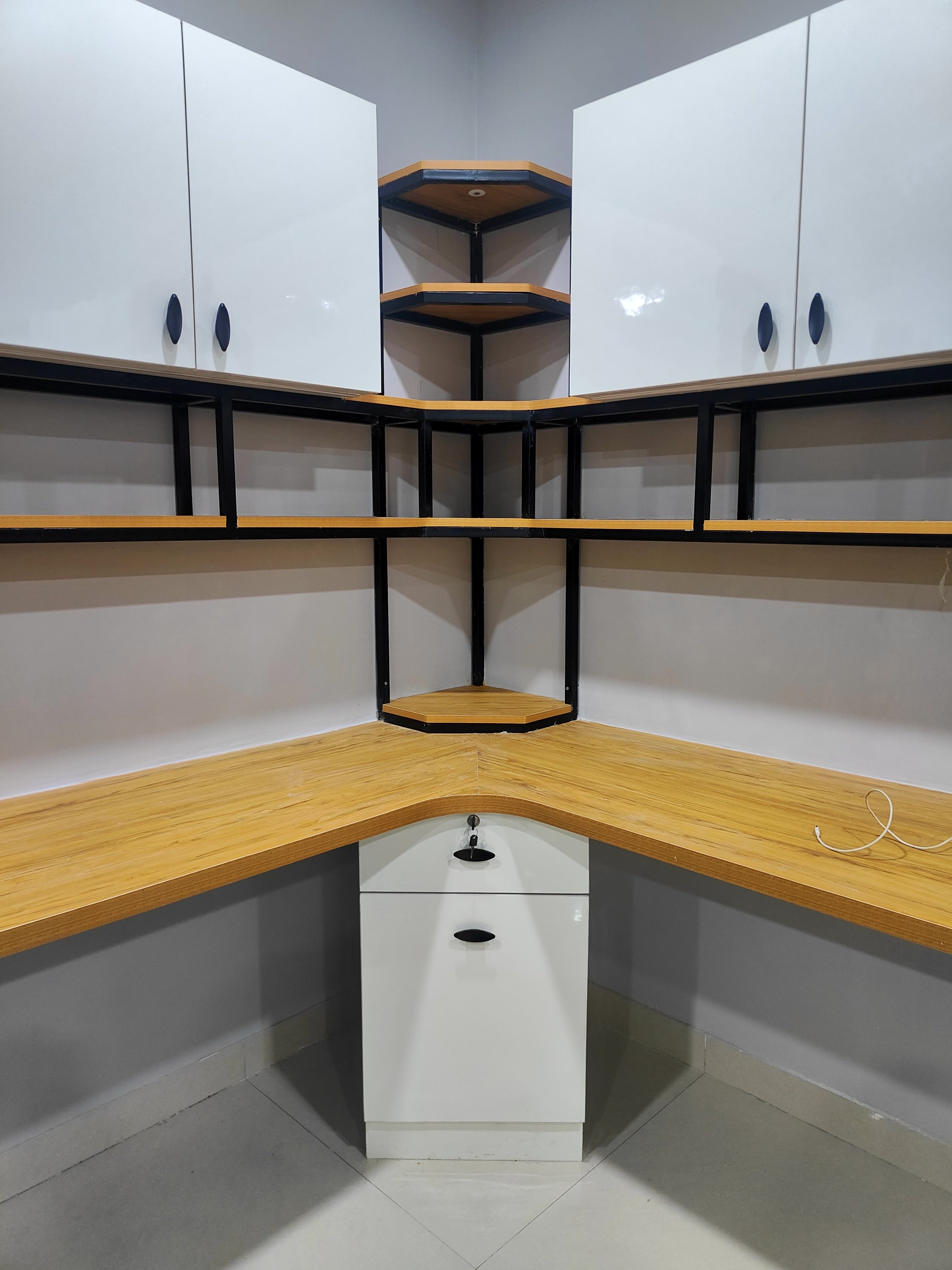 Magarpatta — Corporate Cabin by InterioArty